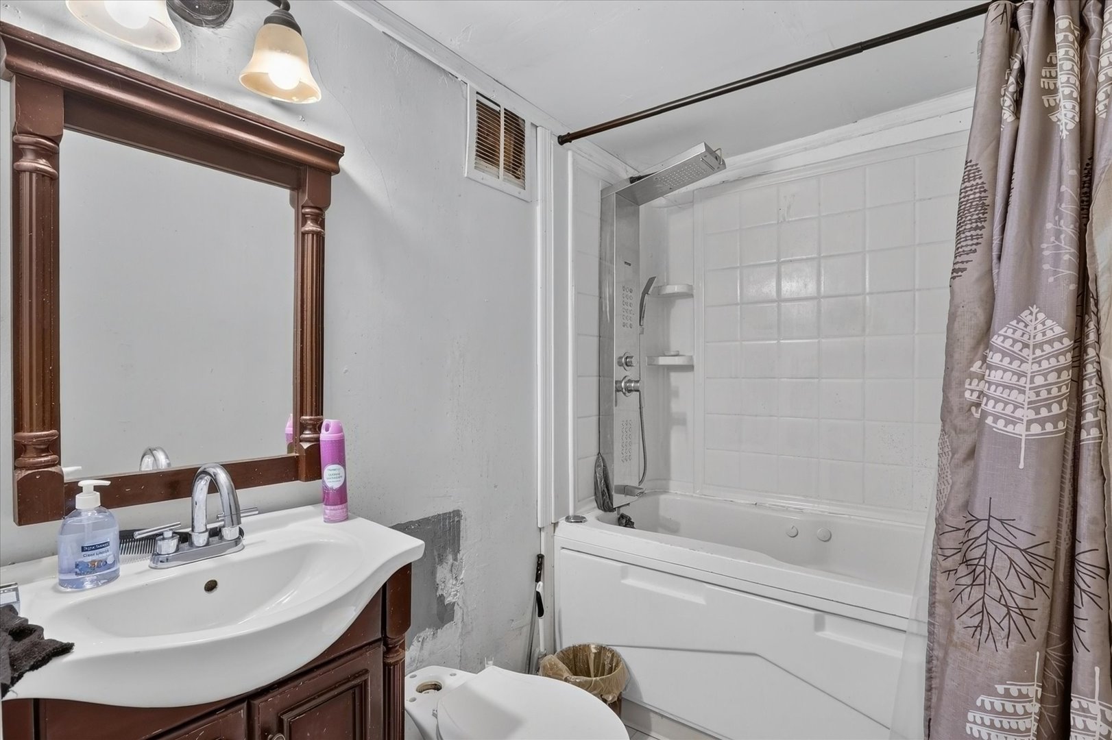 2831 Collins Street Property Photo 7
