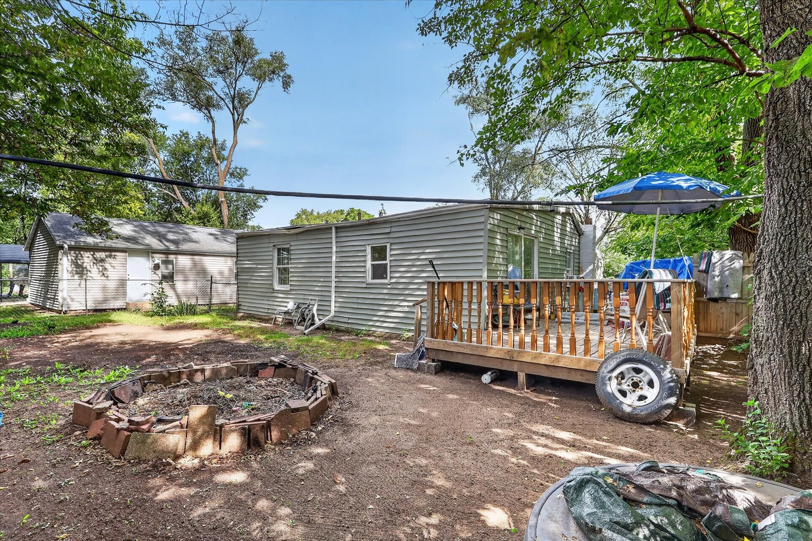 2831 Collins Street Property Photo 12