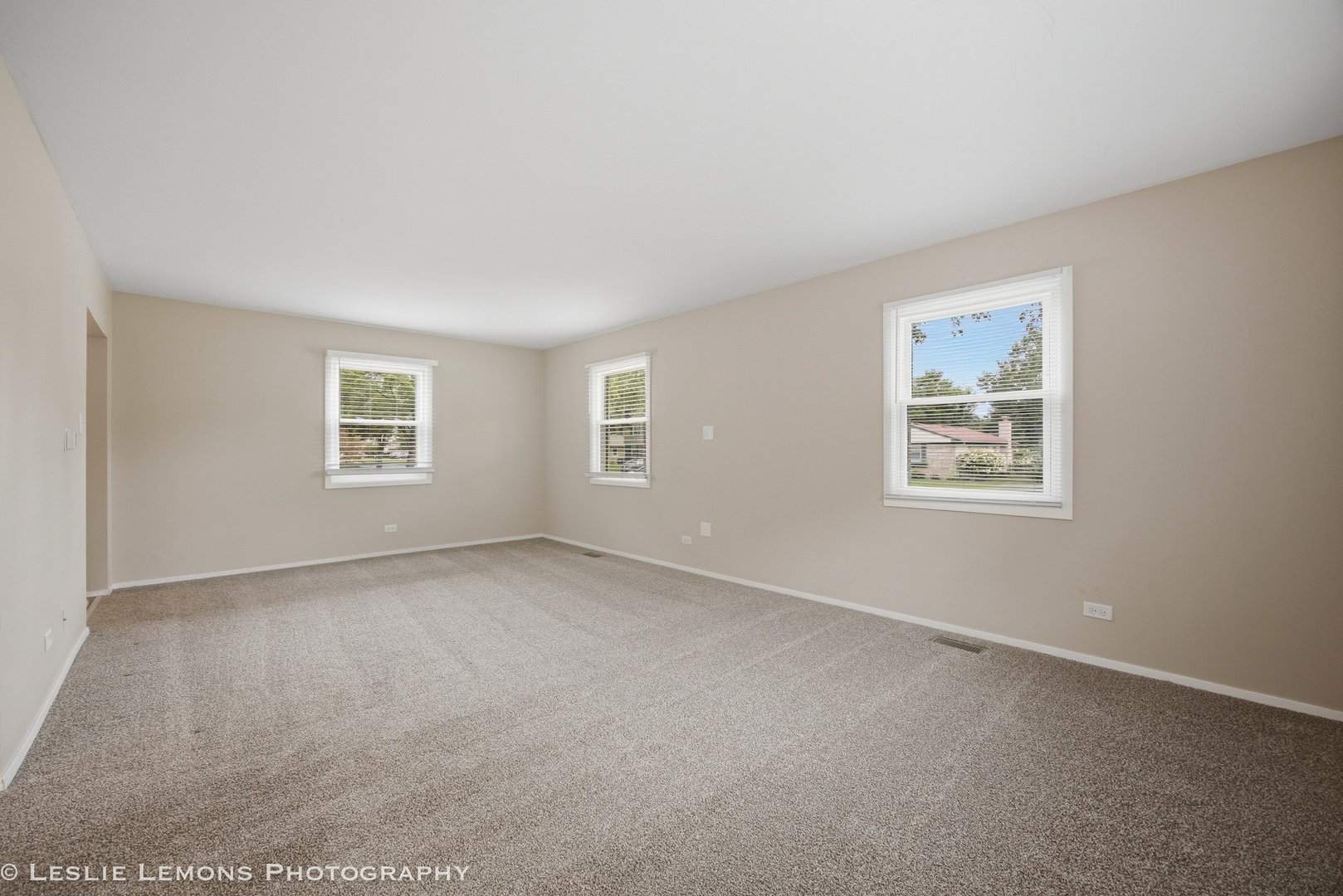 651 Woodhollow Lane Property Photo 5