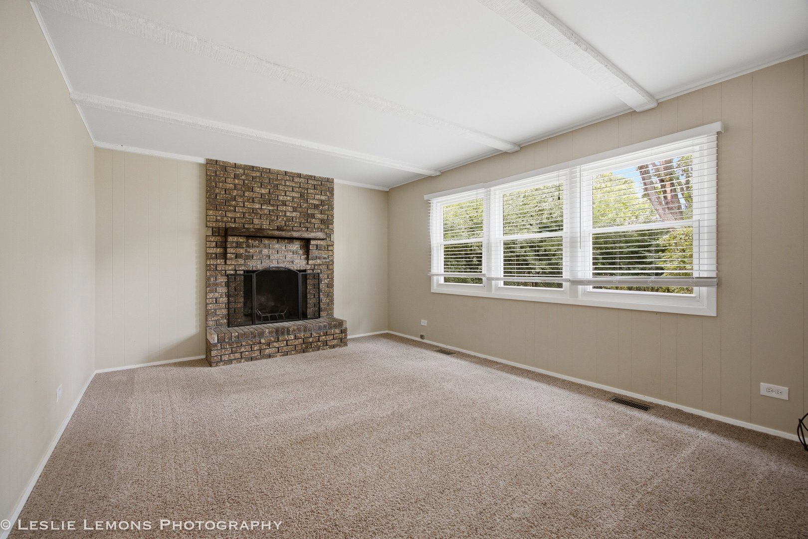 651 Woodhollow Lane Property Photo 8
