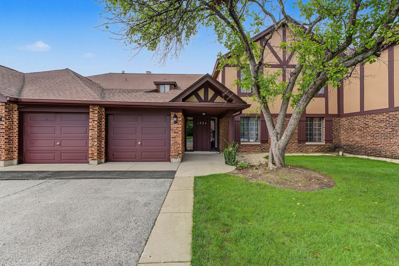 1774 Gloucester Court C Property Photo 1