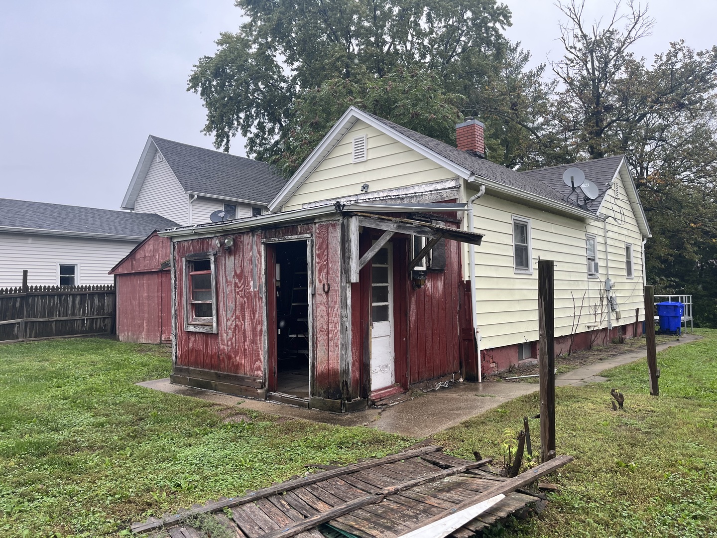 815 N Grace Avenue Property Photo 3
