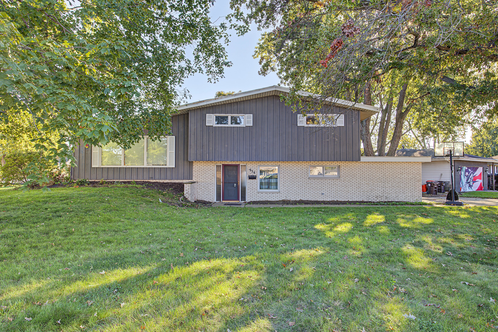 954 E Madison Street Property Photo 1