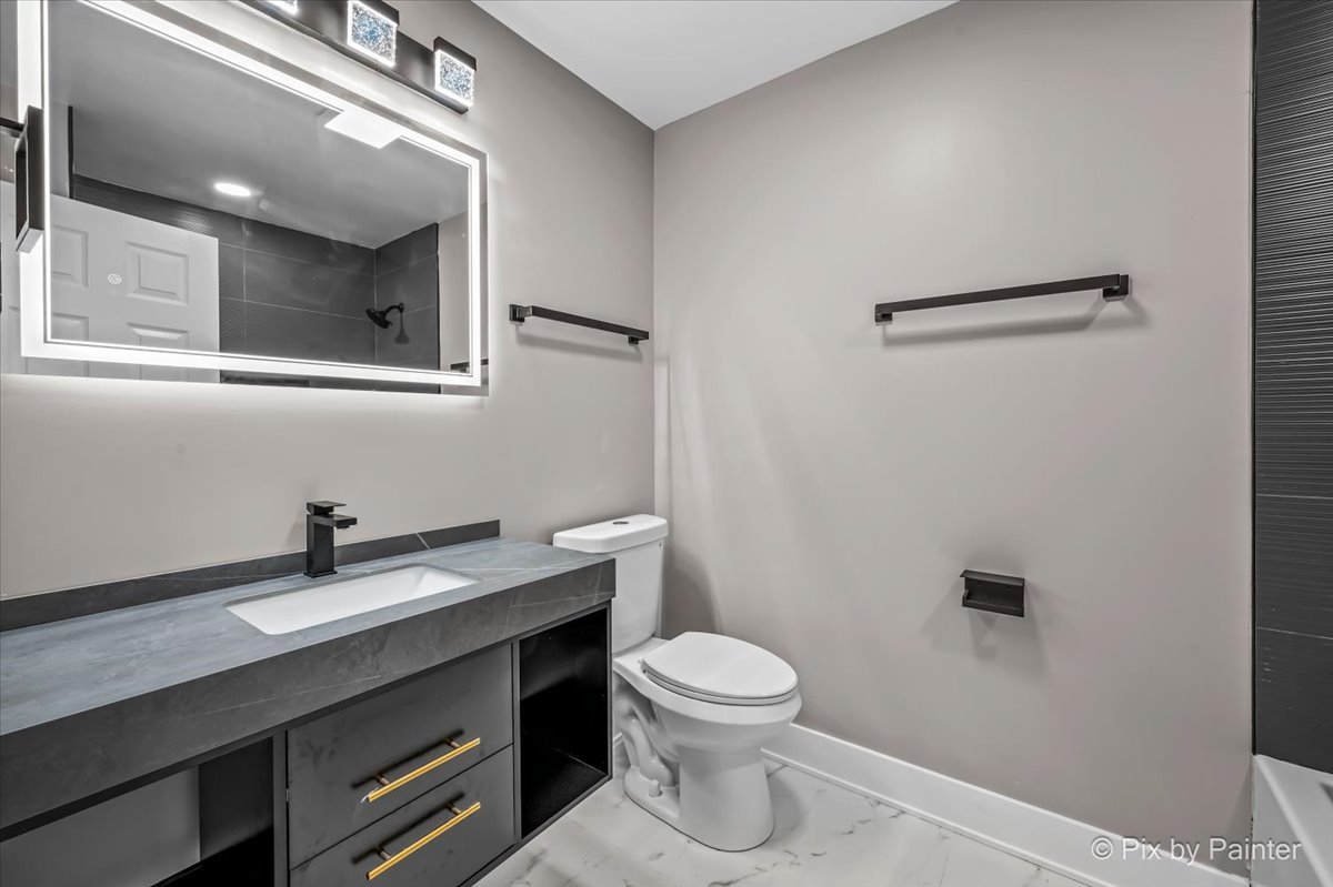943 Oxford Street Property Photo 8