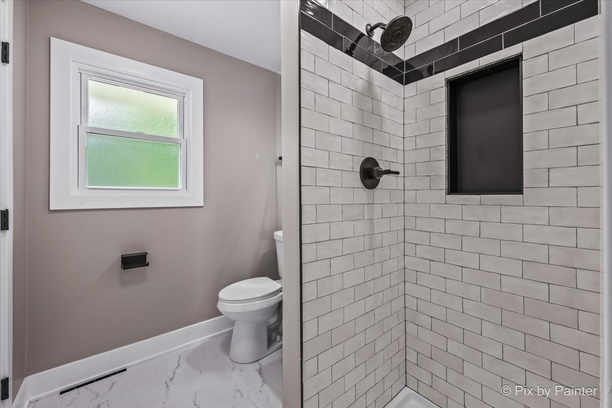 943 Oxford Street Property Photo 9