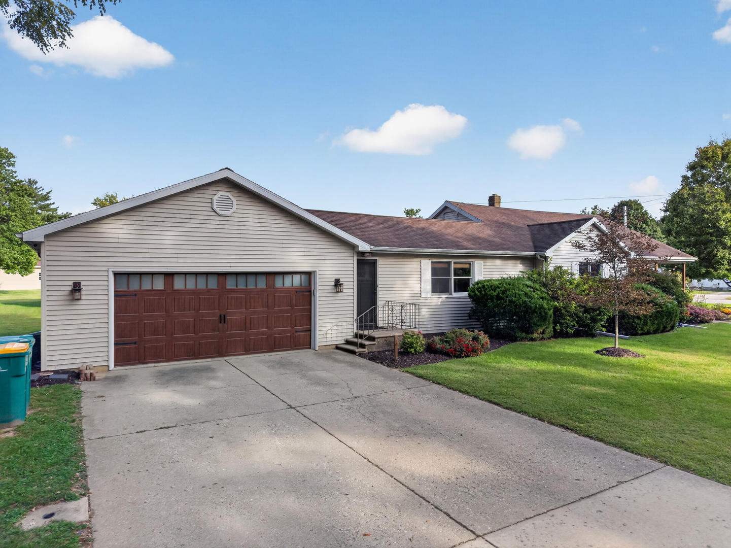 901 Lowden Road Property Photo 1