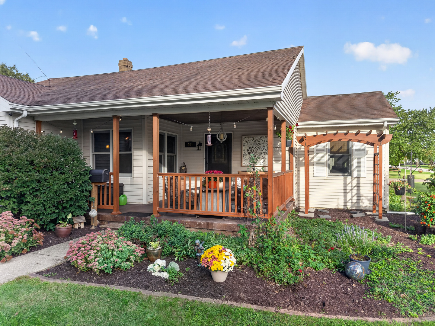 901 Lowden Road Property Photo 4
