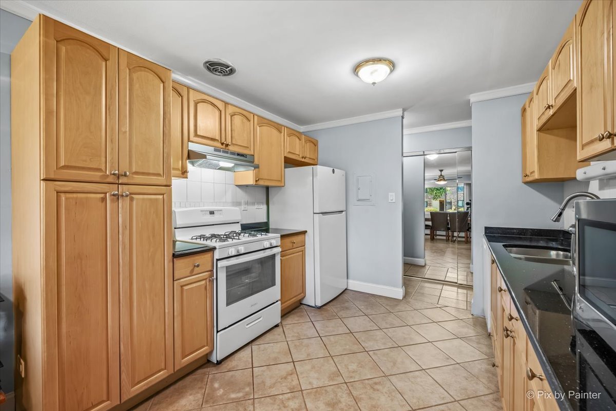 2632 N Windsor Drive 102 Property Photo 10