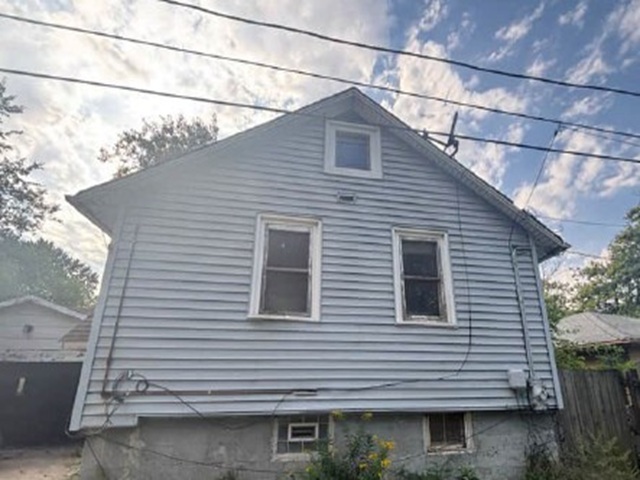 15807 Myrtle Avenue Property Photo 2