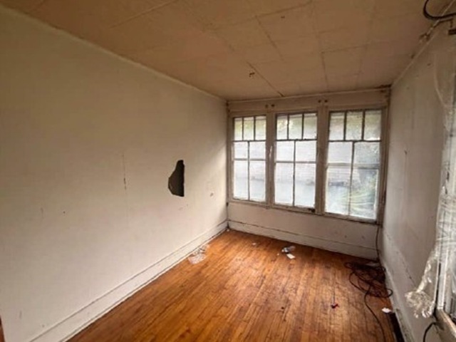 15807 Myrtle Avenue Property Photo 6