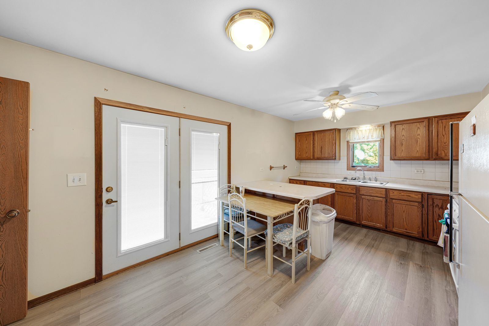 8910 Memory Trail Property Photo 7