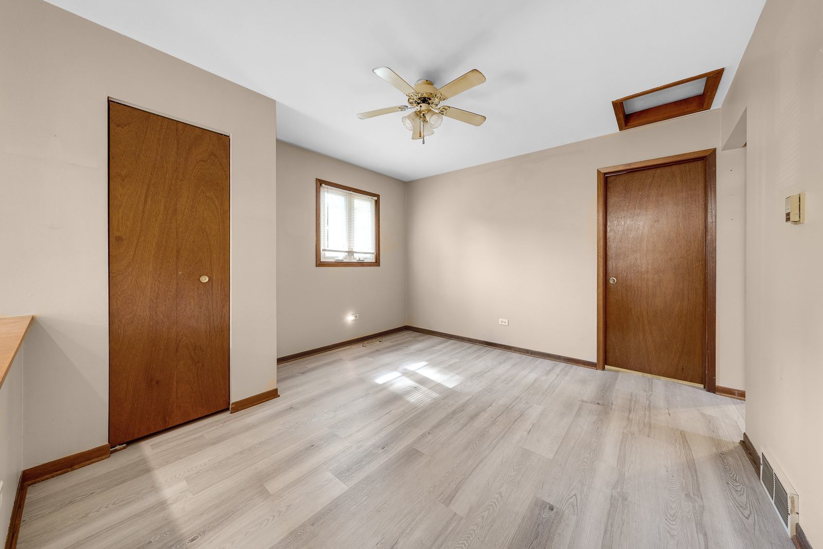 8910 Memory Trail Property Photo 14
