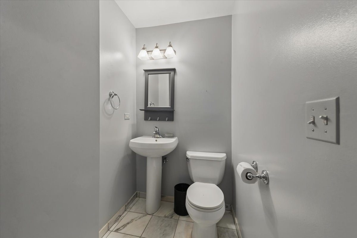 1455 W Rascher Avenue 2w Property Photo 17