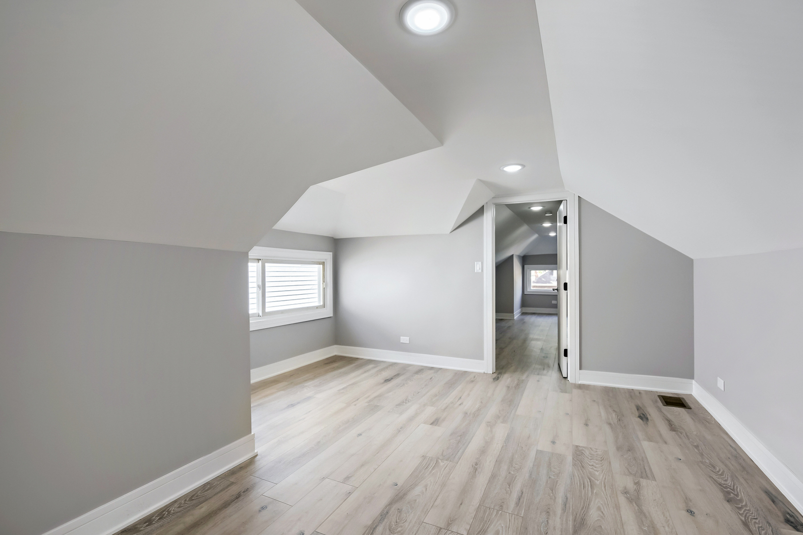 7522 S Carpenter Street Property Photo 5