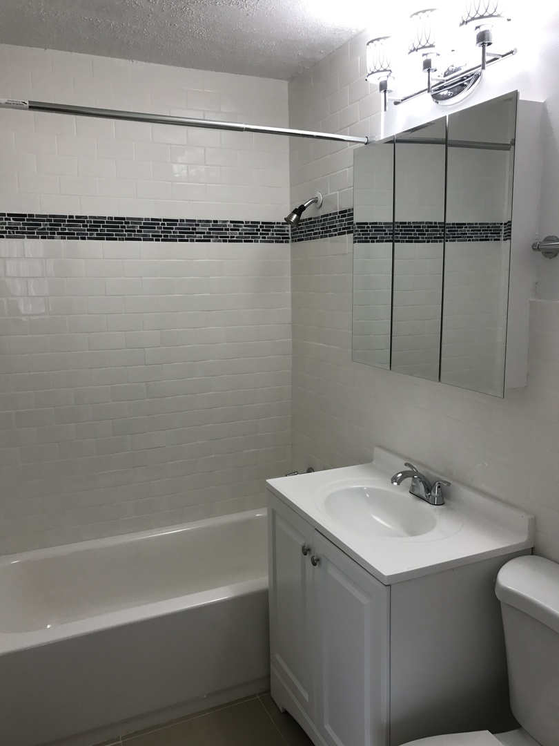 1025 W Hollywood Avenue 307 Property Photo 8