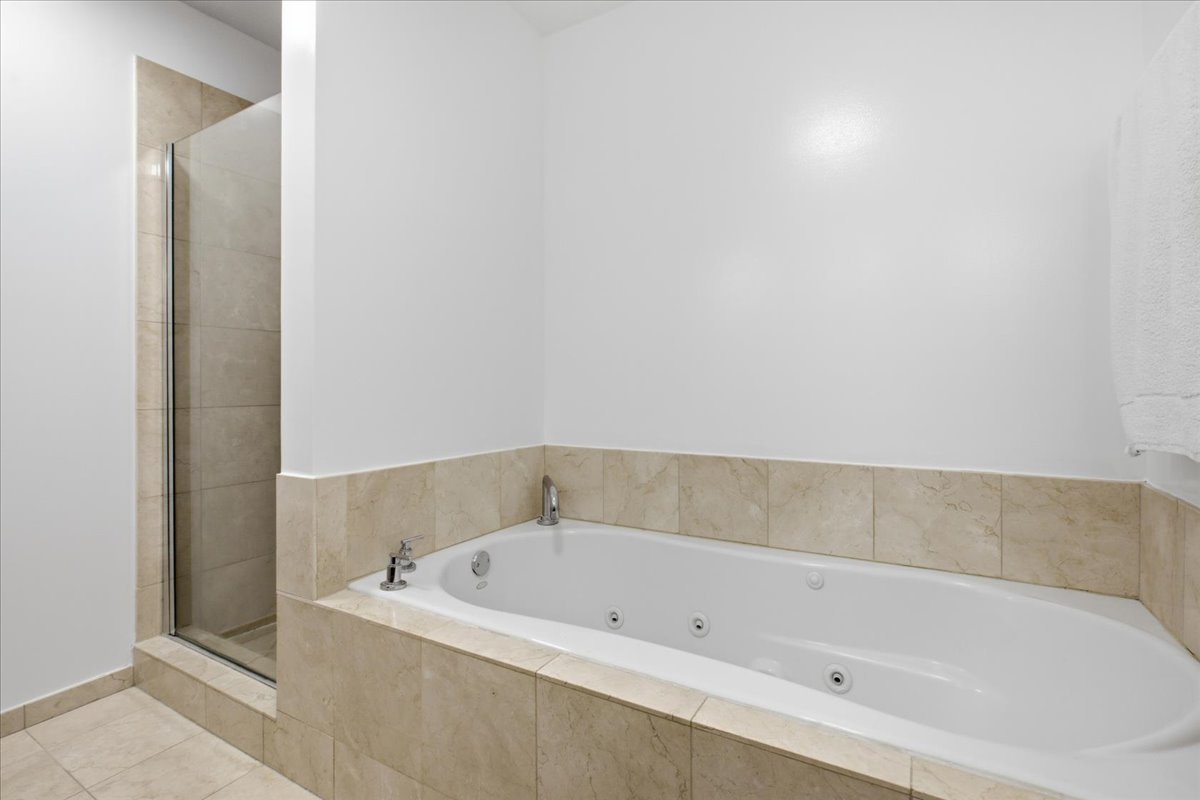 3920 N Sheridan Road 504 Property Photo 10