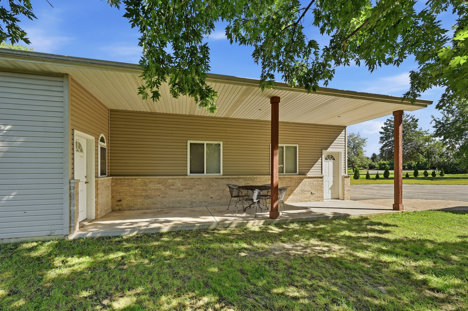 3429 Wolf Road Property Photo 8