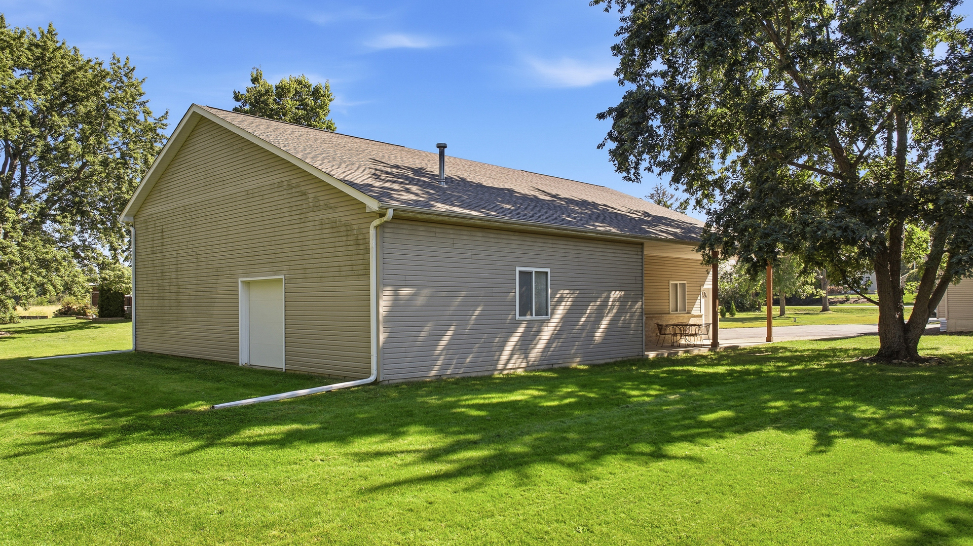3429 Wolf Road Property Photo 9