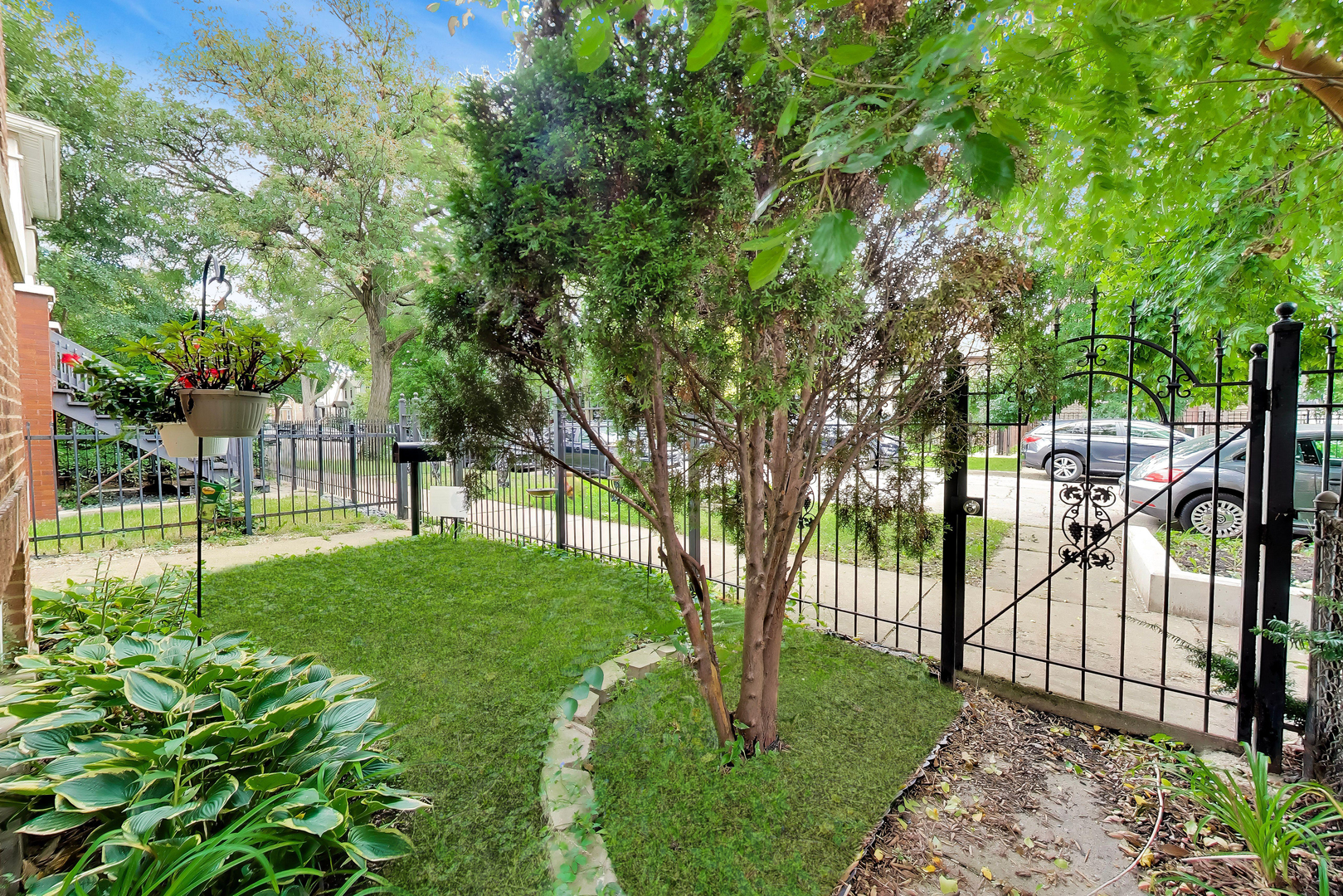 2052 N Whipple Street Property Photo 3