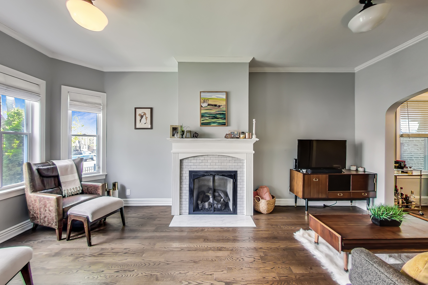 2052 N Whipple Street Property Photo 7