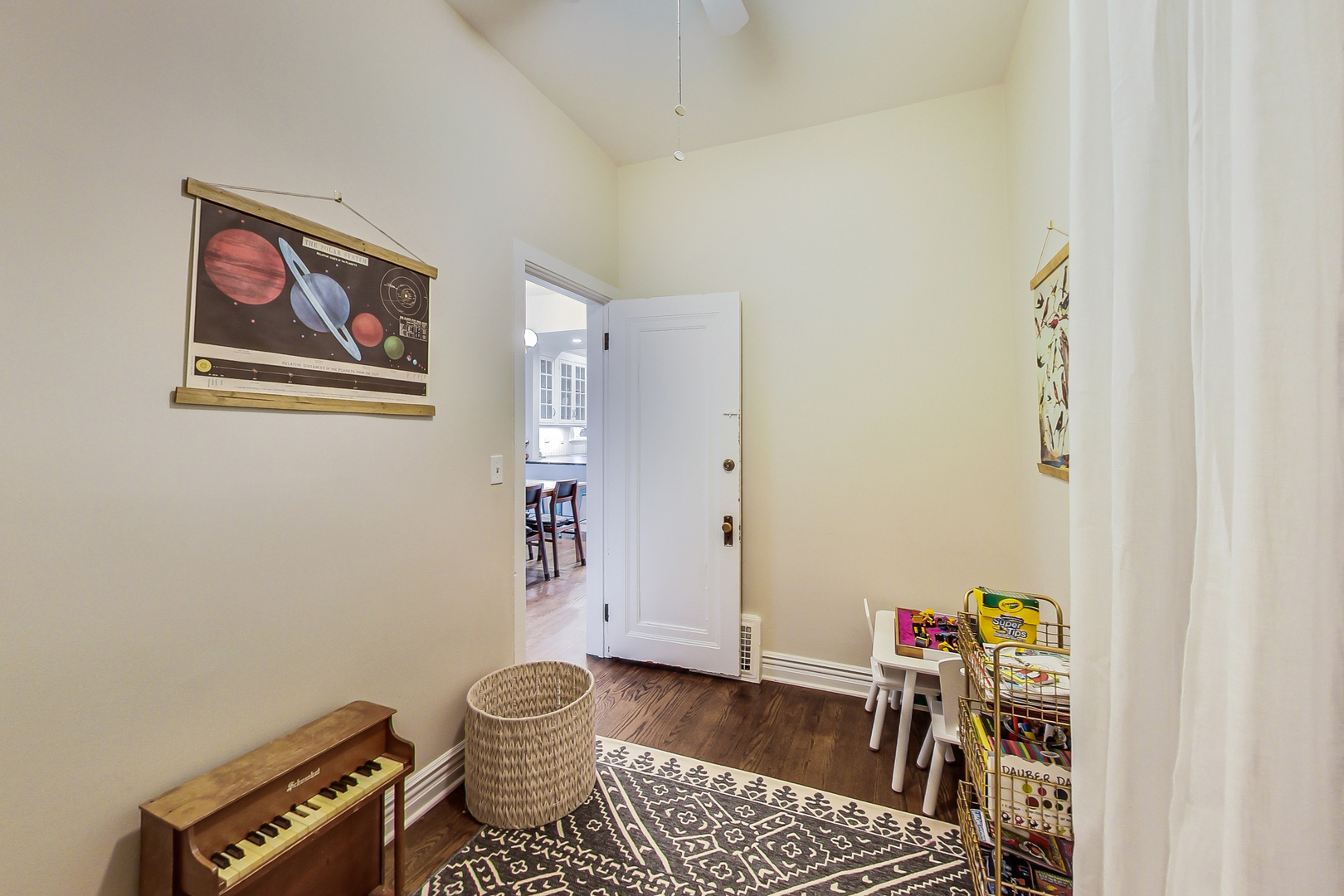 2052 N Whipple Street Property Photo 14
