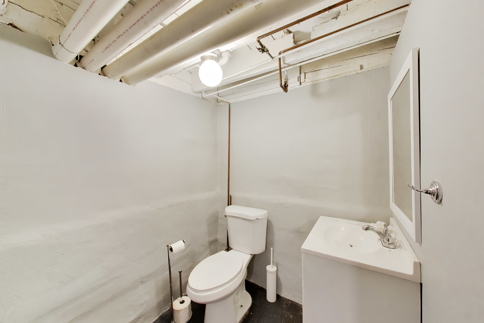 2052 N Whipple Street Property Photo 31