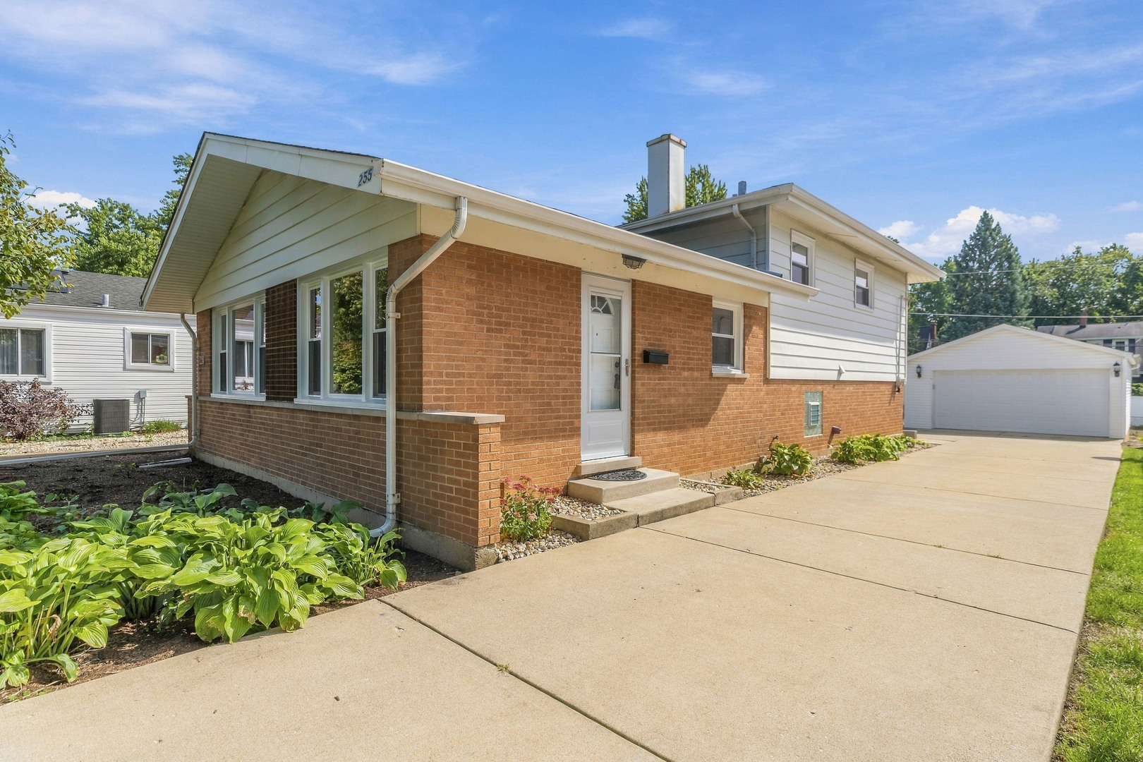 255 E Parkside Avenue Property Photo 1