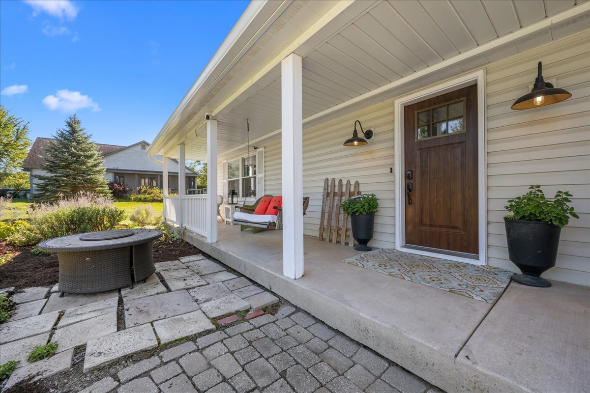 9n424 Tamara Drive Property Photo 2