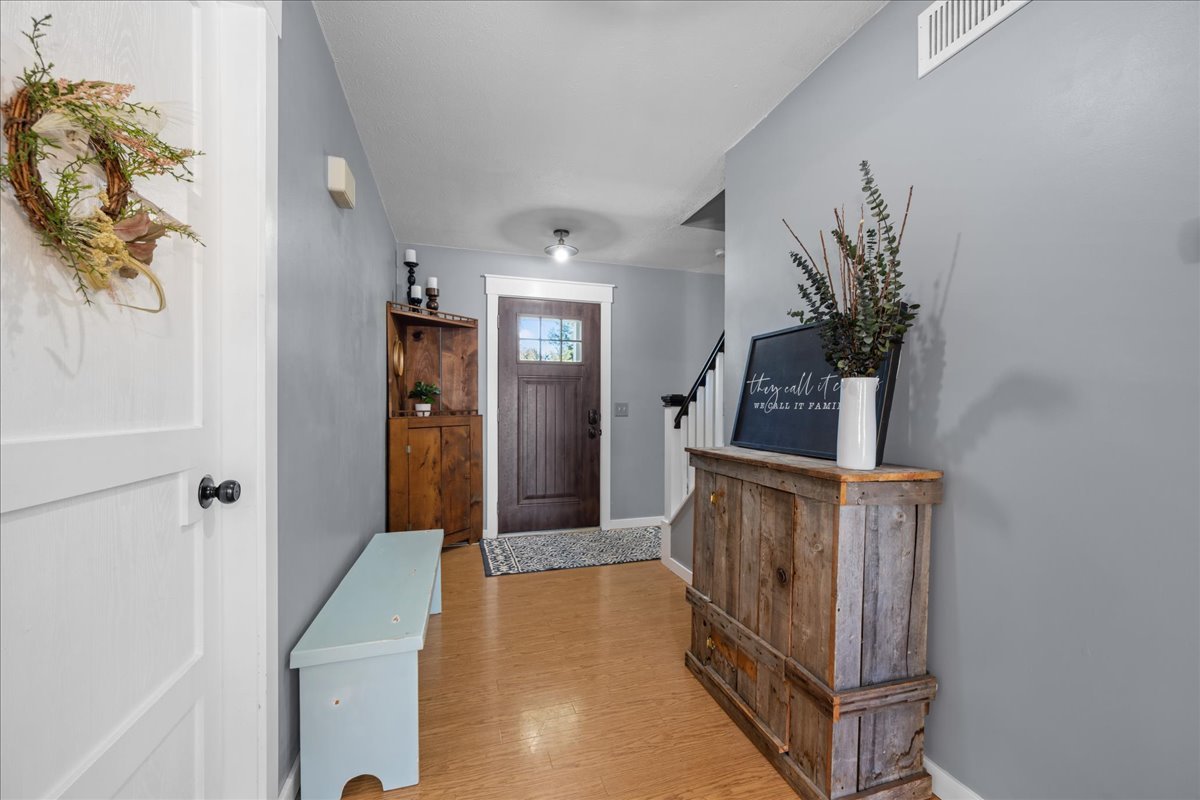 9n424 Tamara Drive Property Photo 4