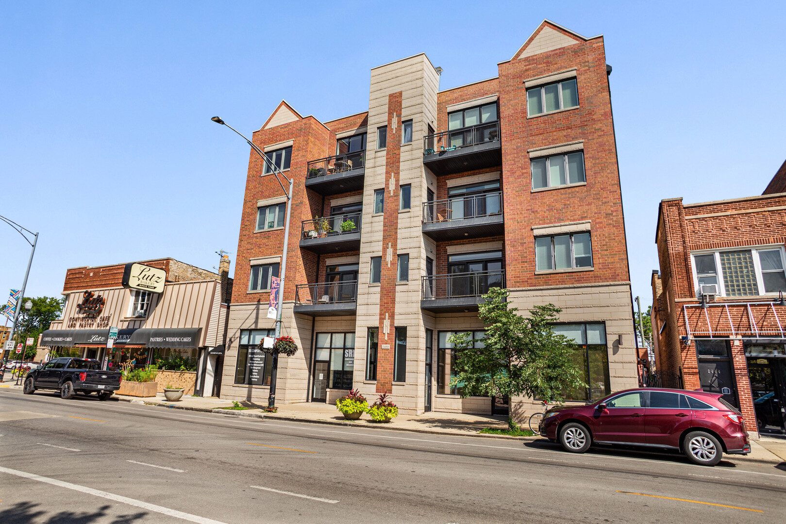 2450 W Montrose Avenue 3N Property Photo 1