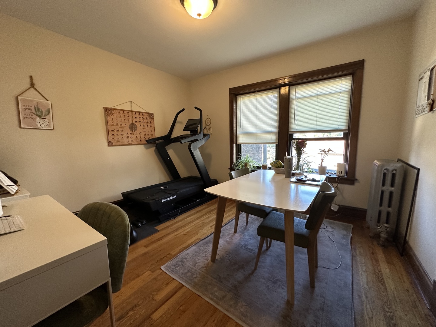 4616 N Sacramento Avenue 2 Property Photo 4
