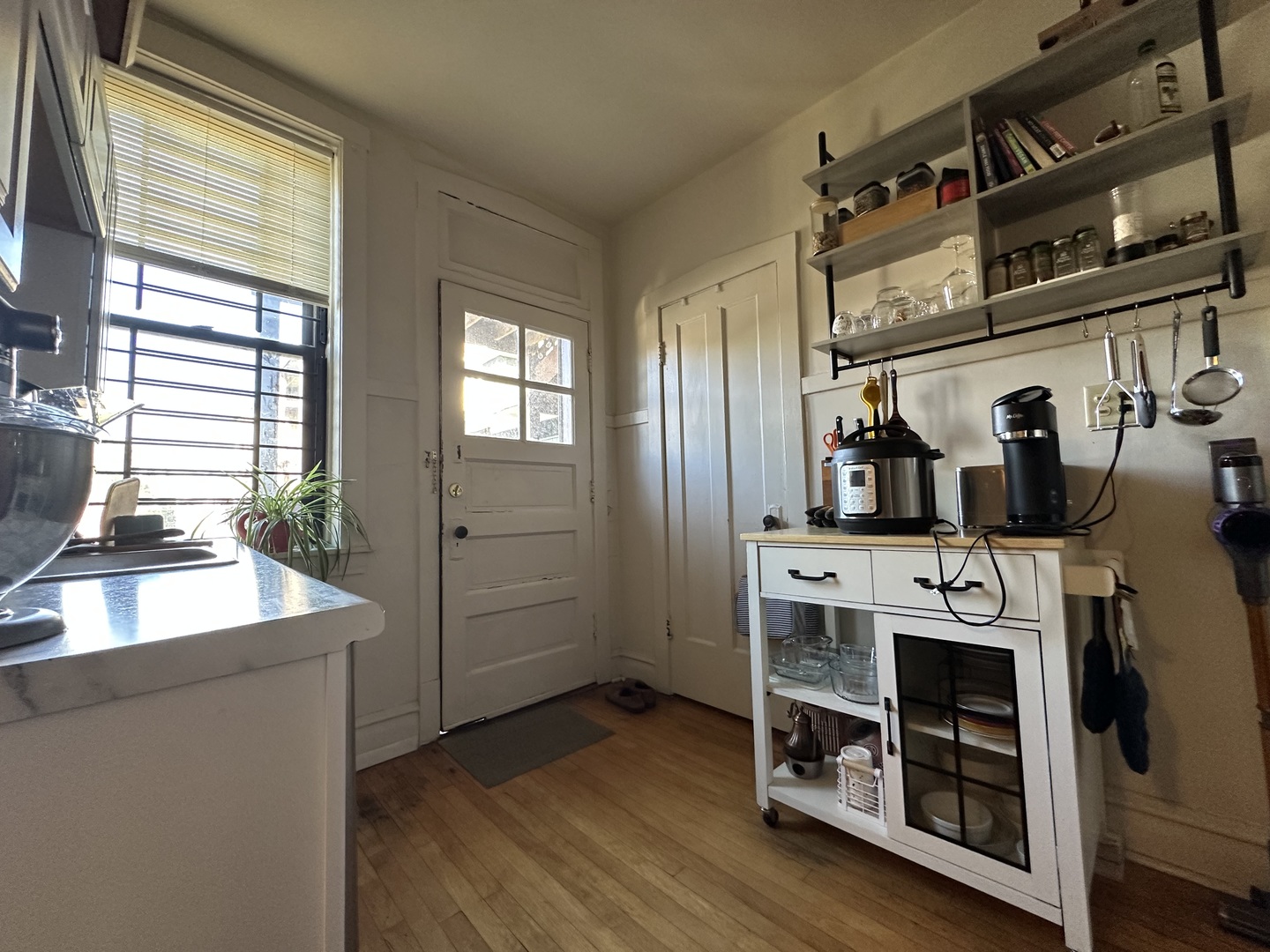 4616 N Sacramento Avenue 2 Property Photo 8