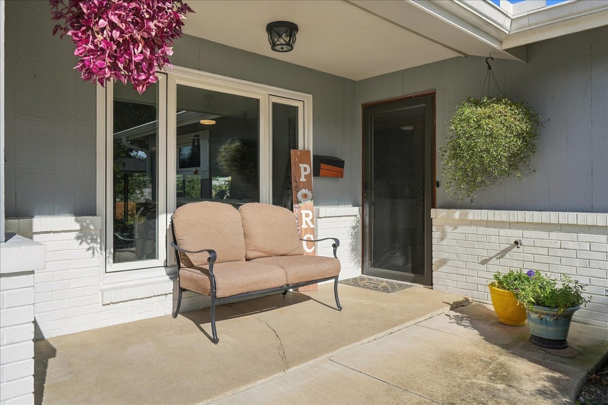 208 Mecherle Drive Property Photo 2