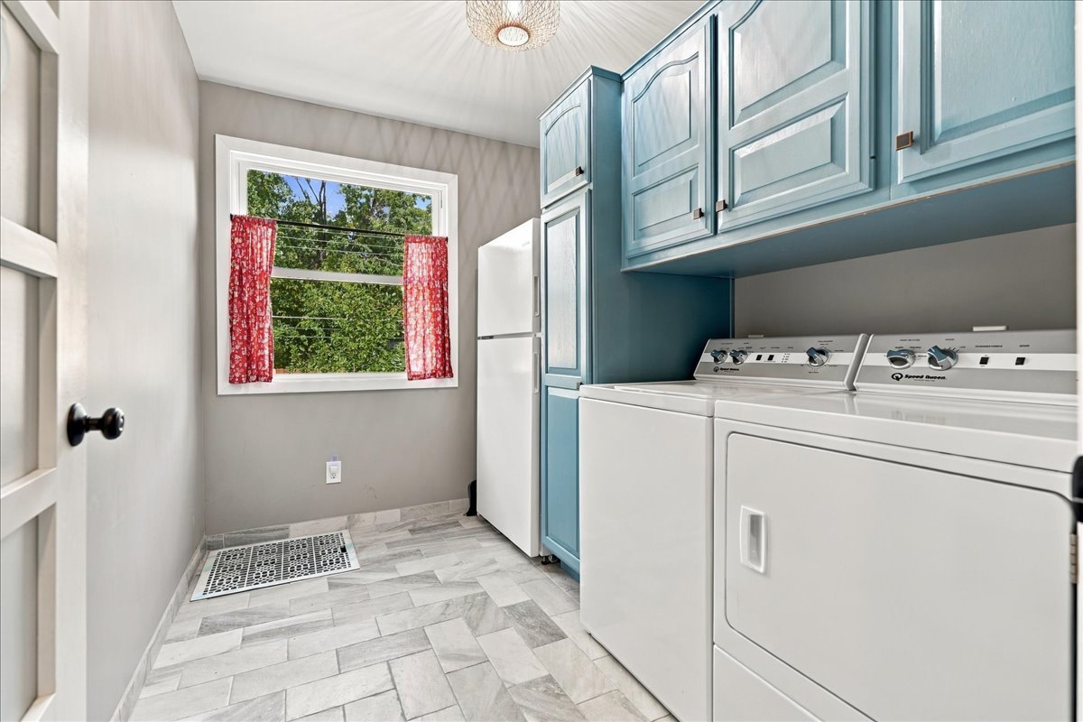208 Mecherle Drive Property Photo 15