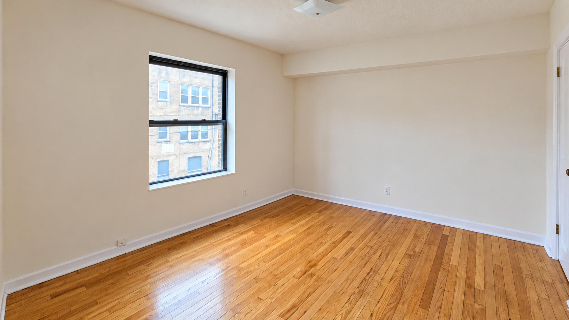 3560 W Cortland Street 2rw Property Photo 7