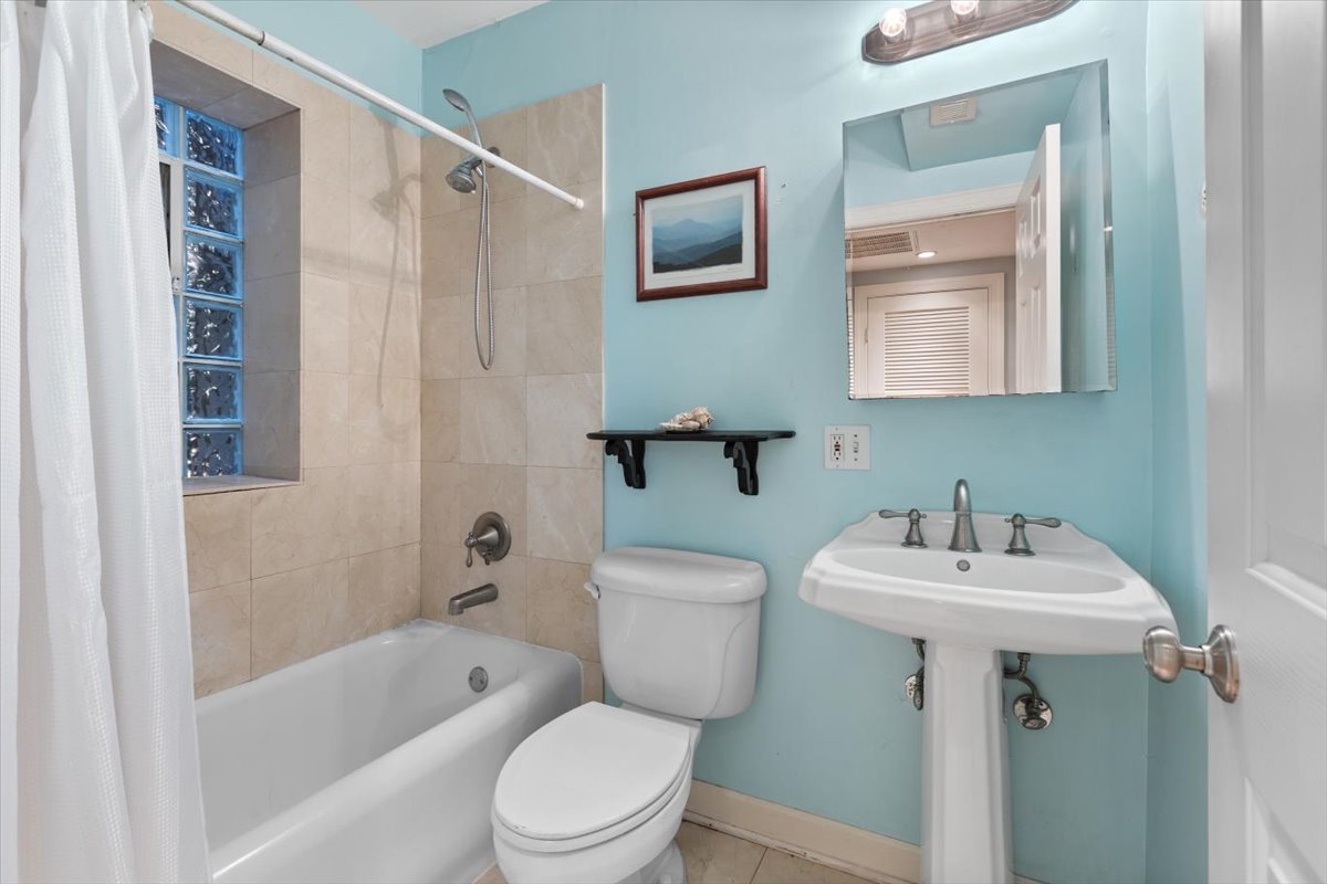 1531 W Rosemont Avenue 1n Property Photo 11