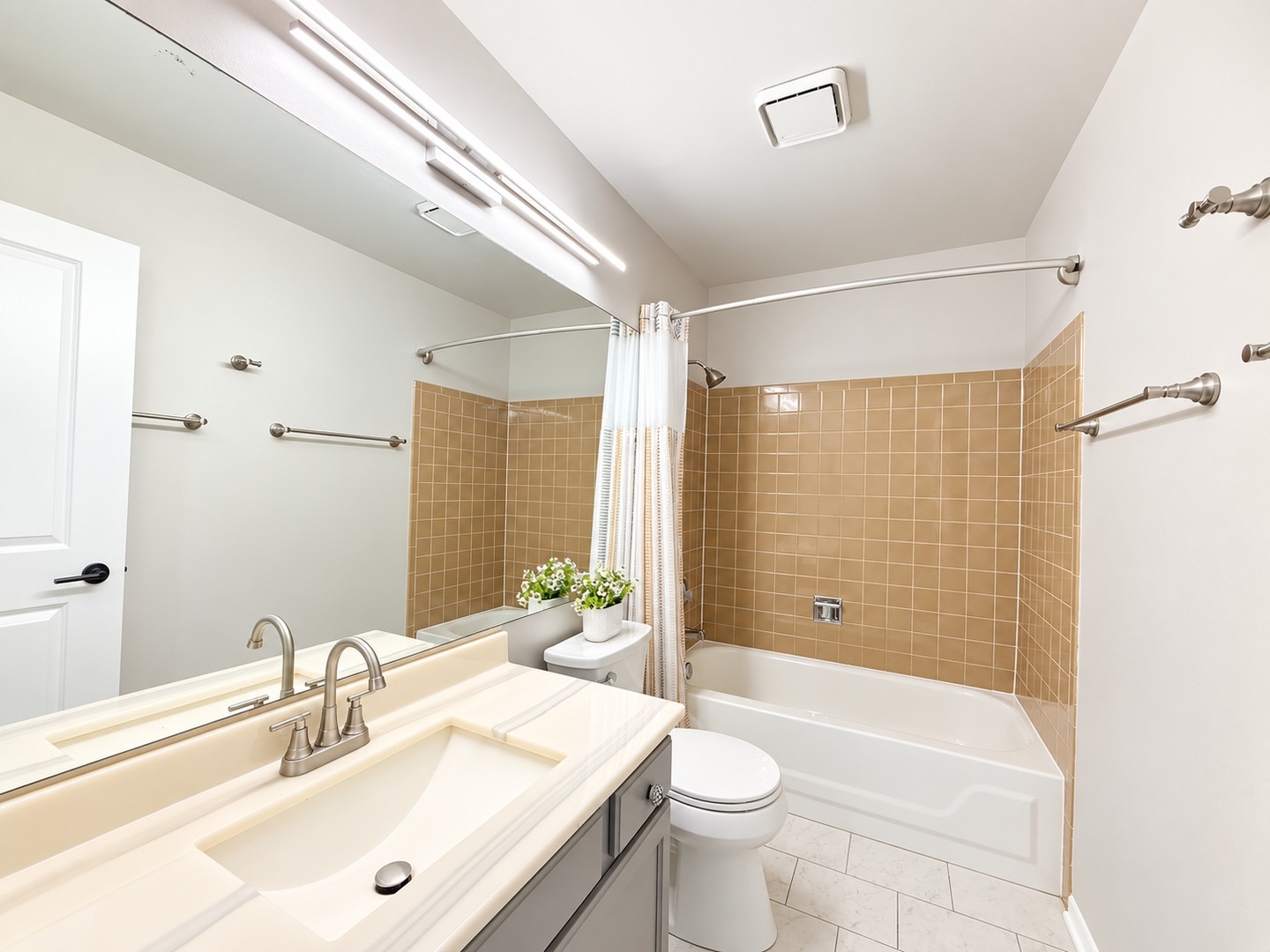 7818 Darien Lake Drive Property Photo 22