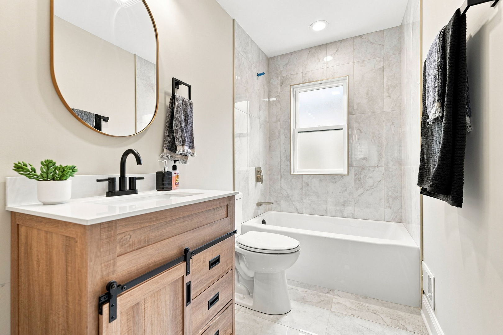 8550 S Jeffery Boulevard Property Photo 11