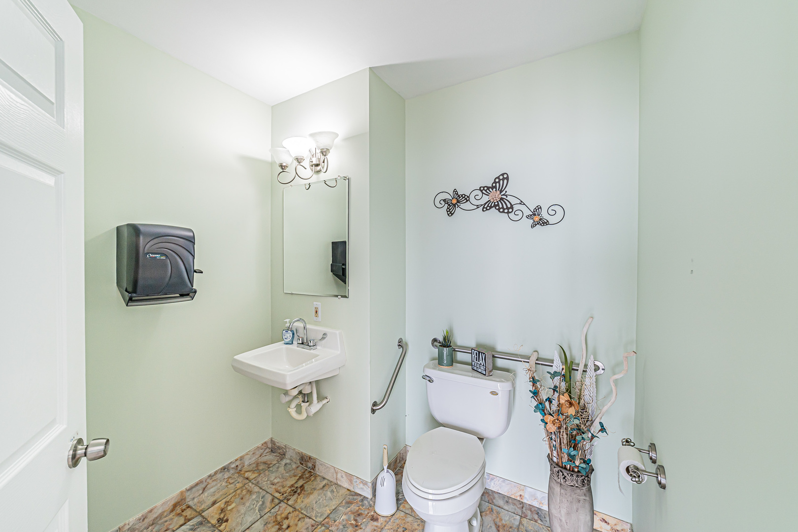 552 E Northwest Highway Property Photo 11