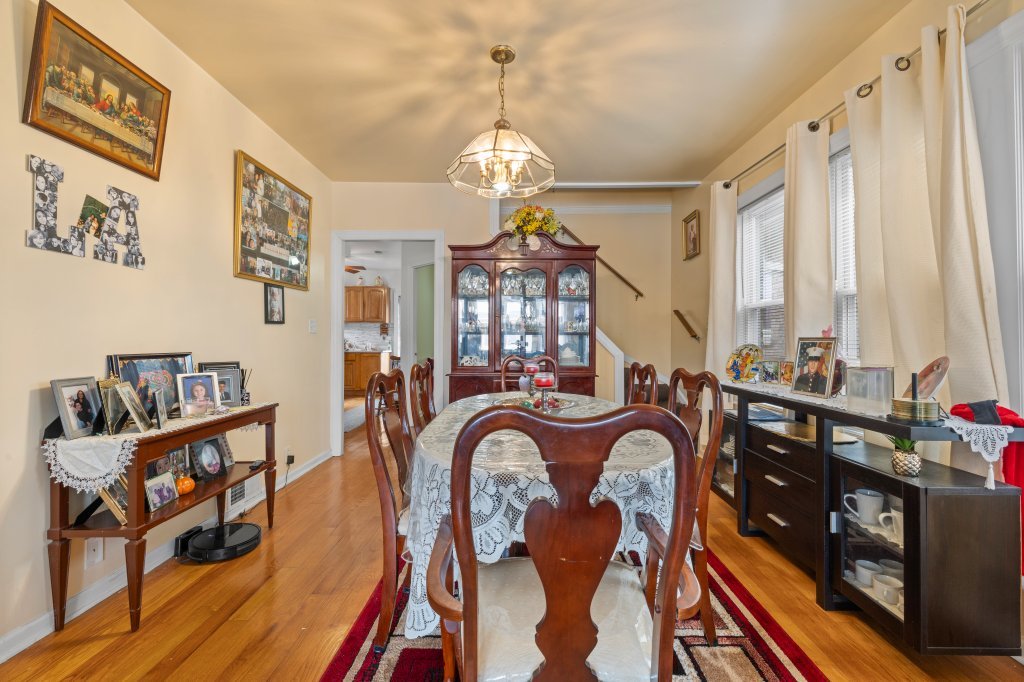 5349 W Fletcher Street Property Photo 6