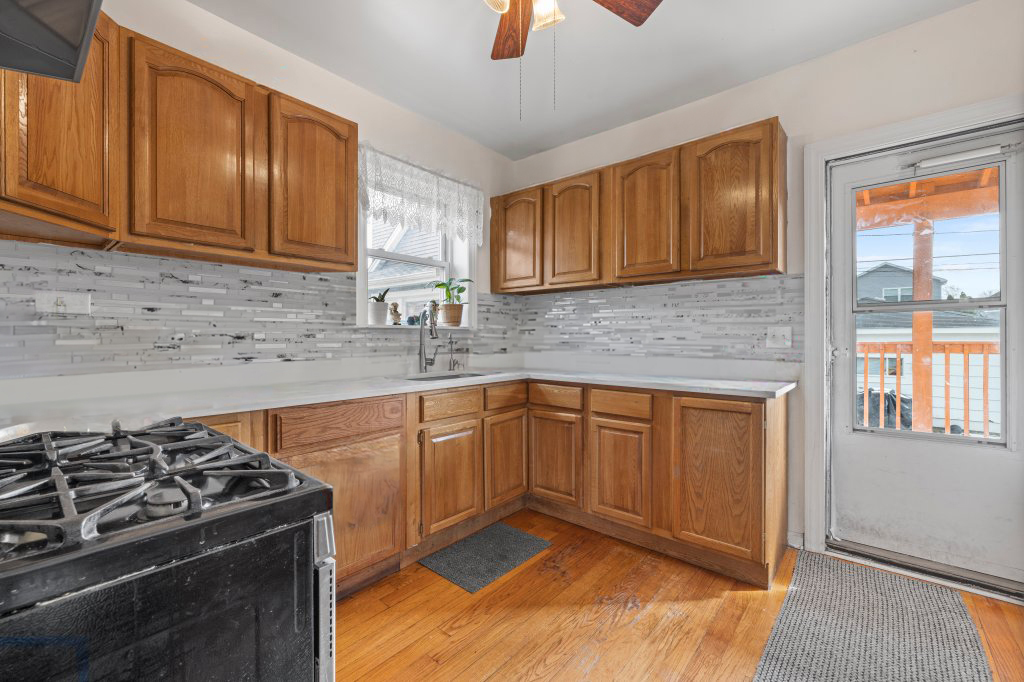 5349 W Fletcher Street Property Photo 8