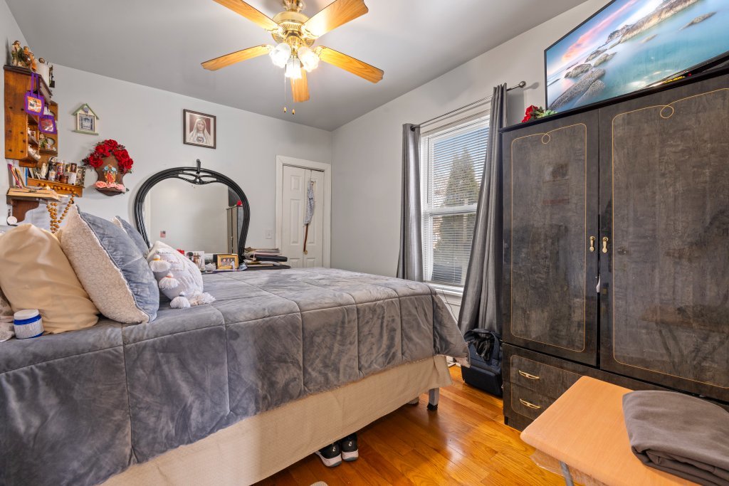 5349 W Fletcher Street Property Photo 11