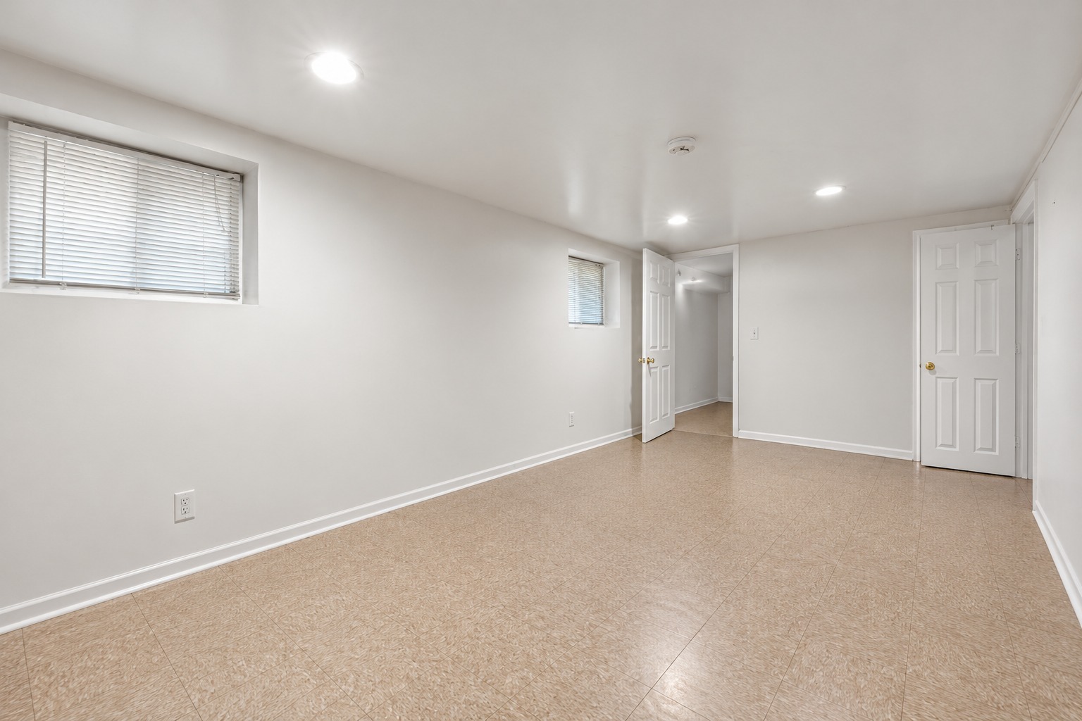 5349 W Fletcher Street Property Photo 23