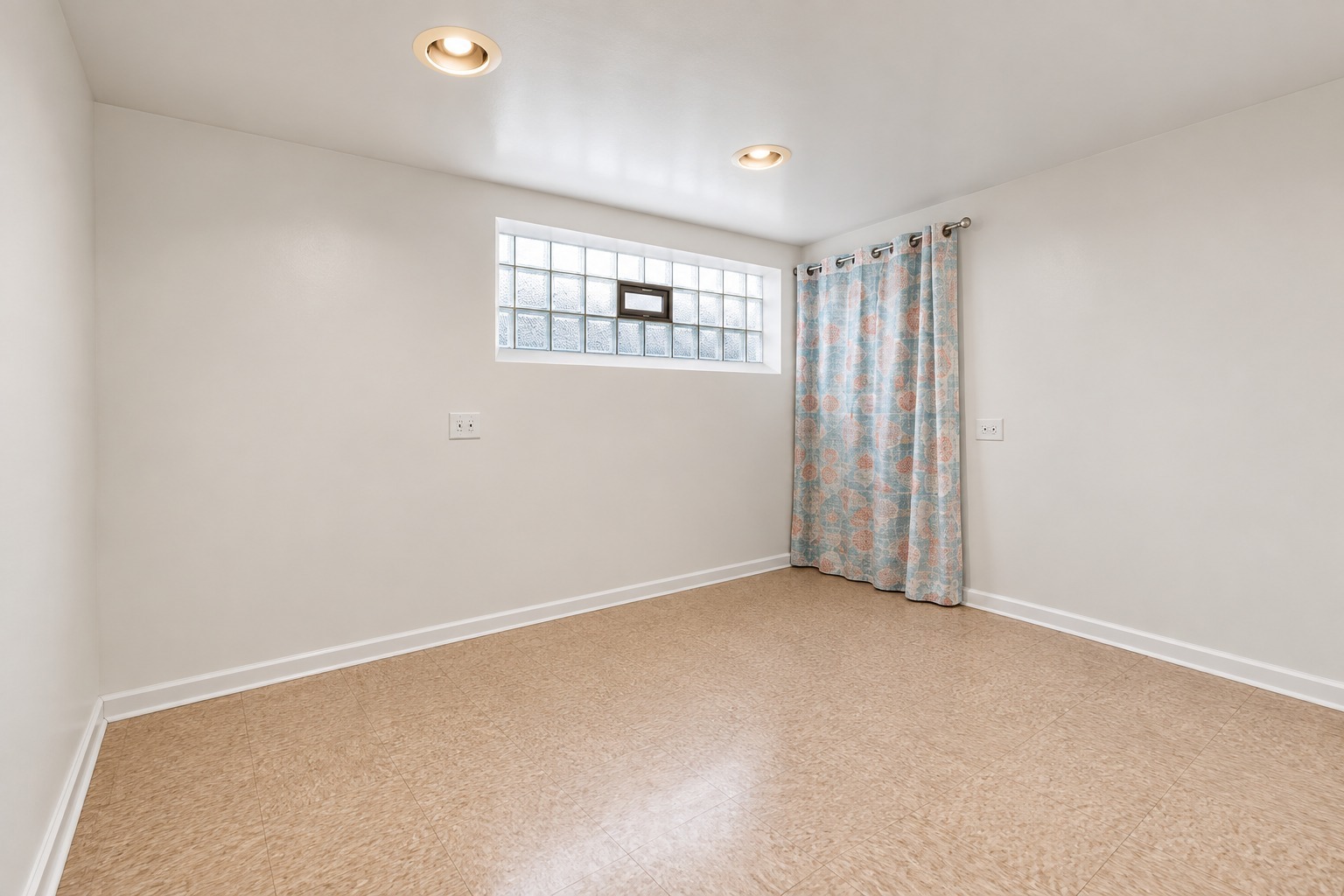 5349 W Fletcher Street Property Photo 24