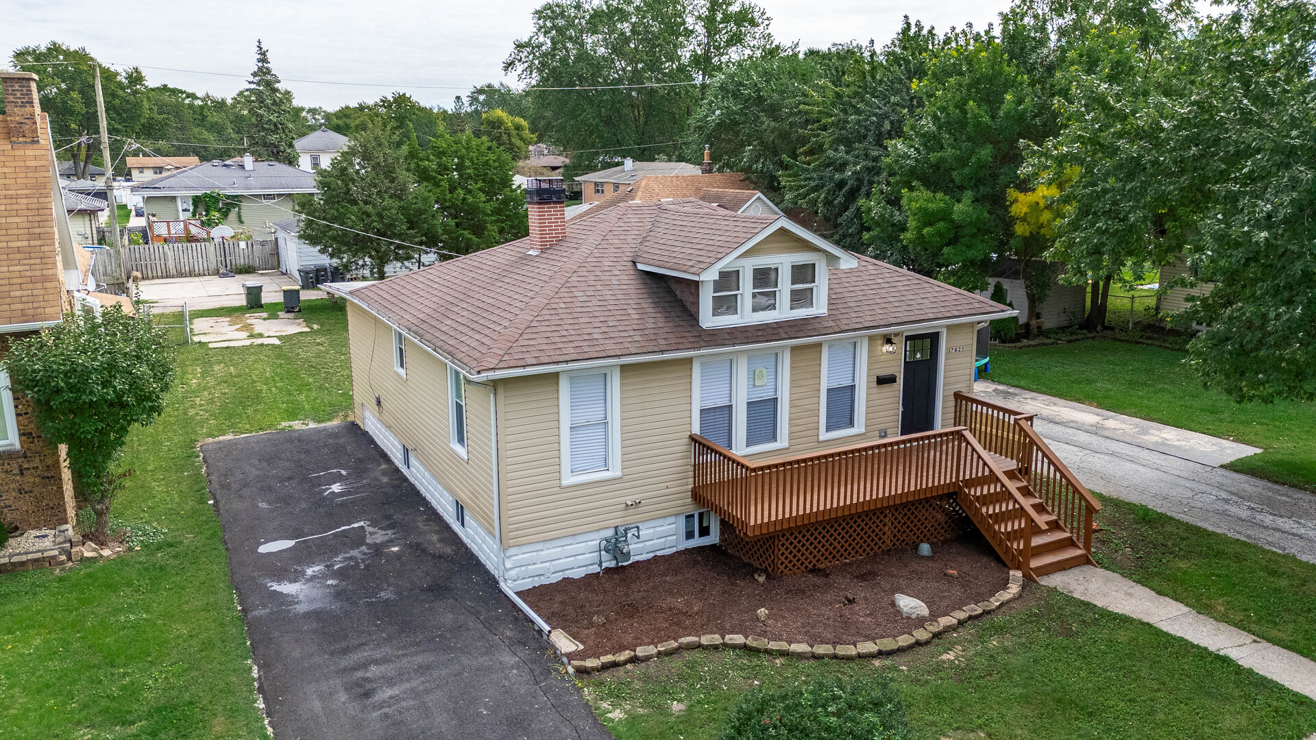 17825 Chicago Avenue Property Photo 3