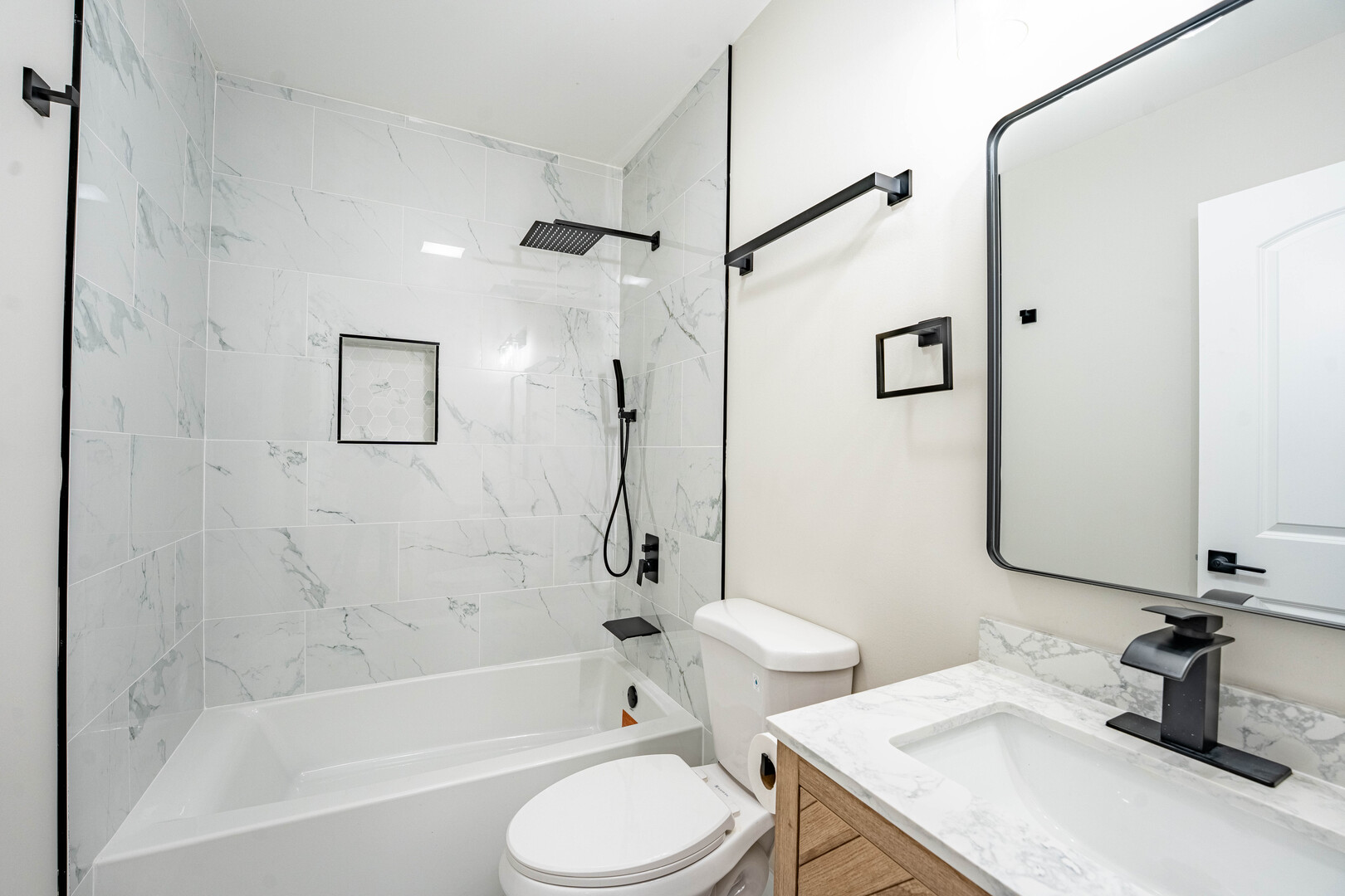 17825 Chicago Avenue Property Photo 15
