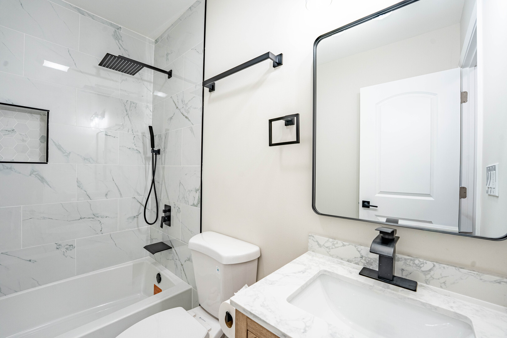 17825 Chicago Avenue Property Photo 16