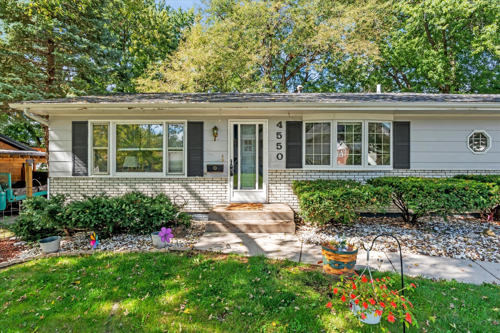 4550 Sheridan Street Property Photo 2
