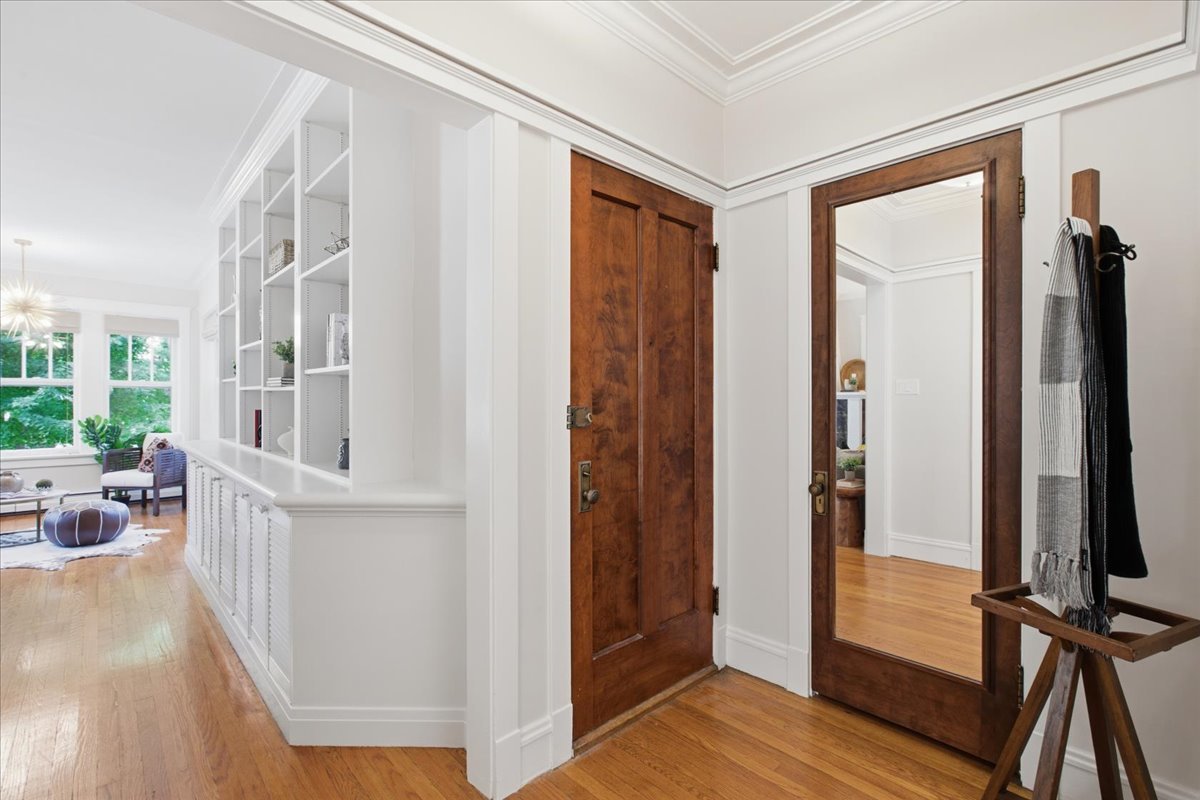 1625 W Rascher Avenue 1 Property Photo 2