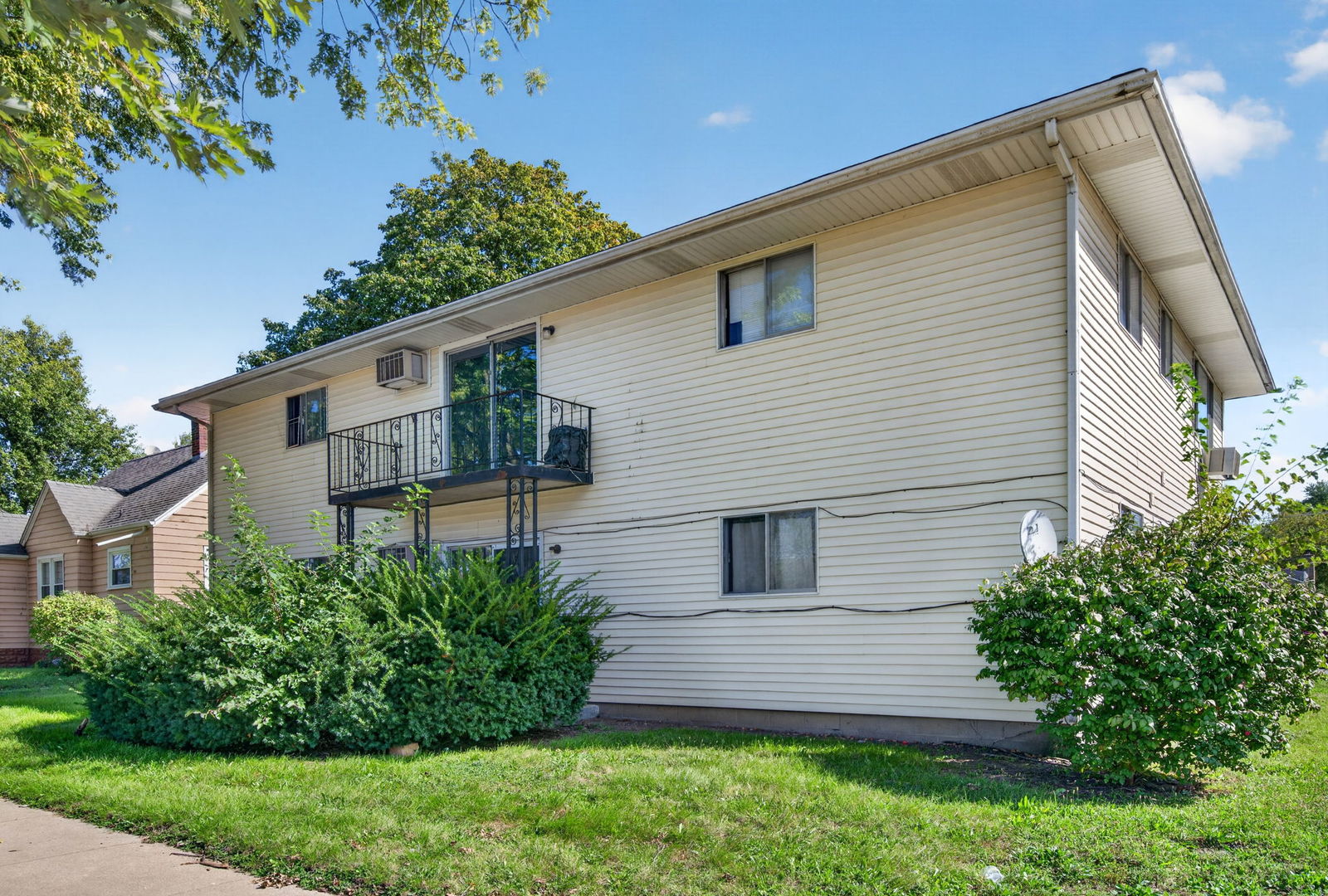1525 E Risser Street Property Photo 4